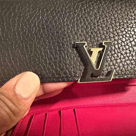Louis Vuitton Capucines Wallet - Picture 7 of 11